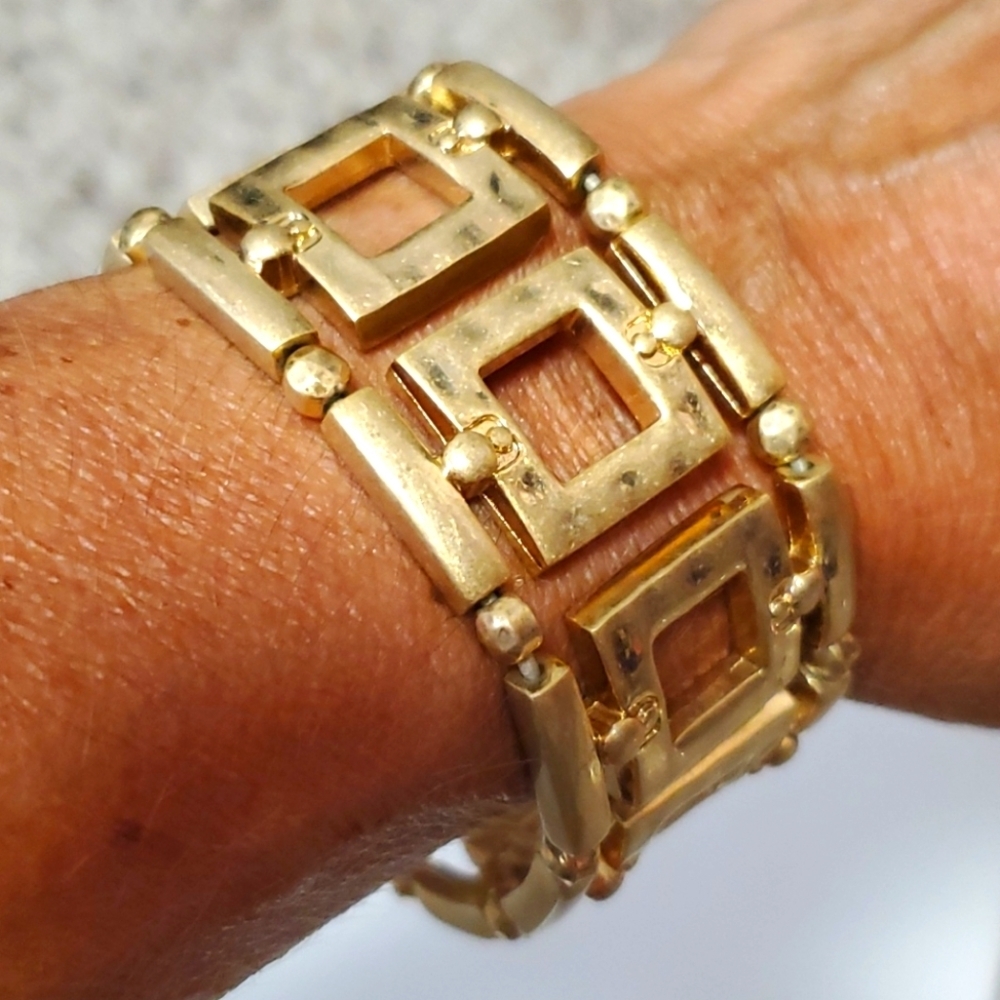 Lia Sophia Gold Stretchable Bracelet NWOT